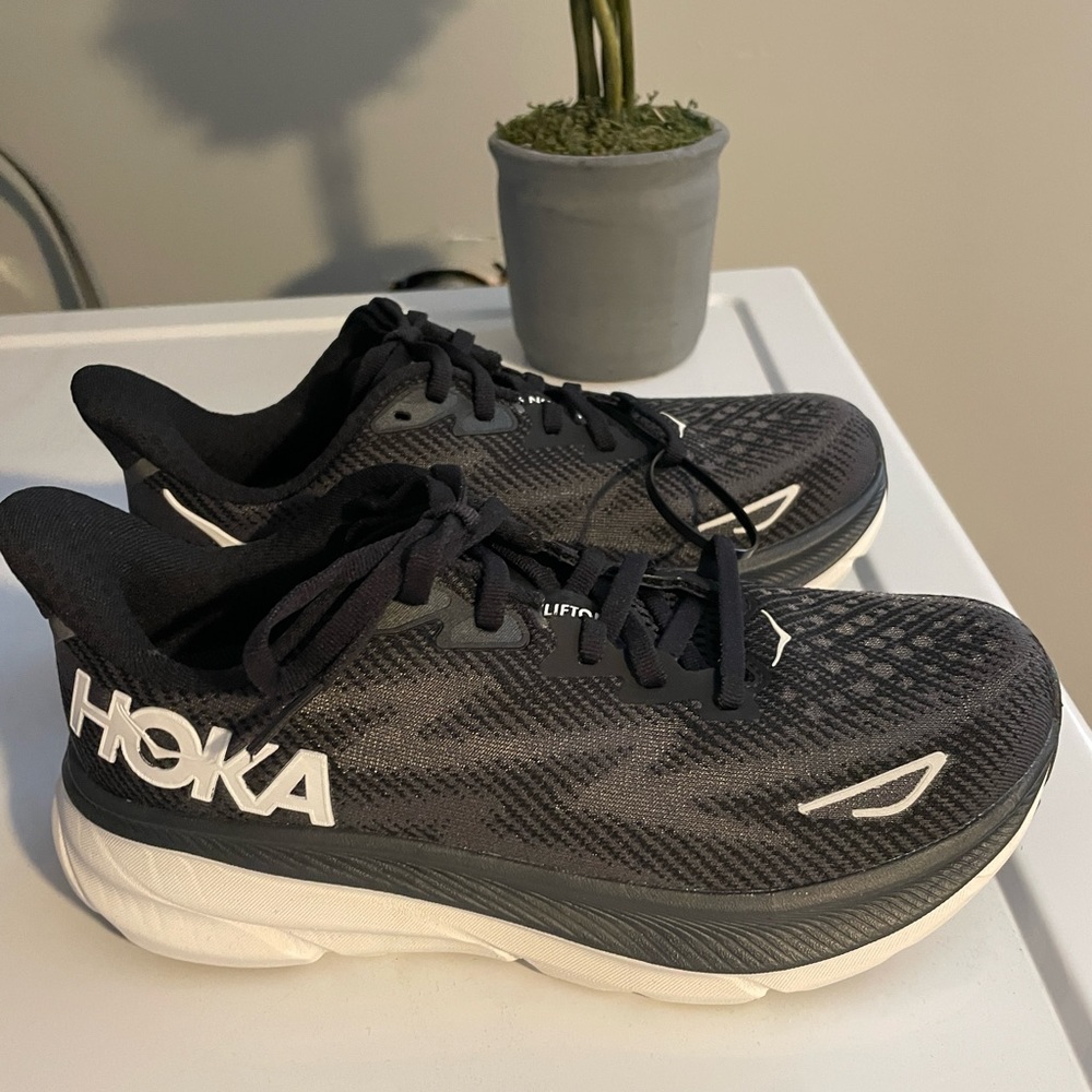 Hoka clifton 9 black white sneakers